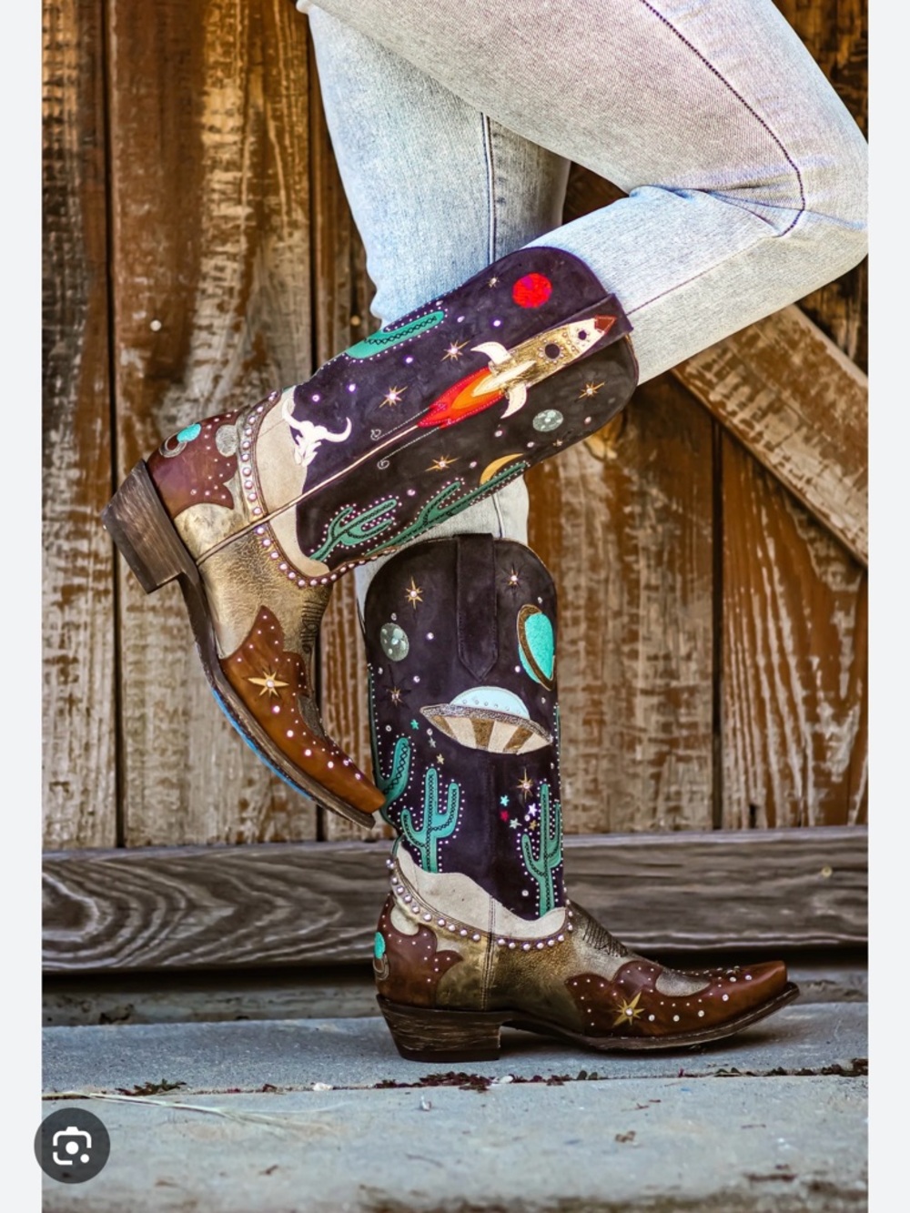 ISO Old Gringo Galactic Buckaroo or Marina in sz 11
